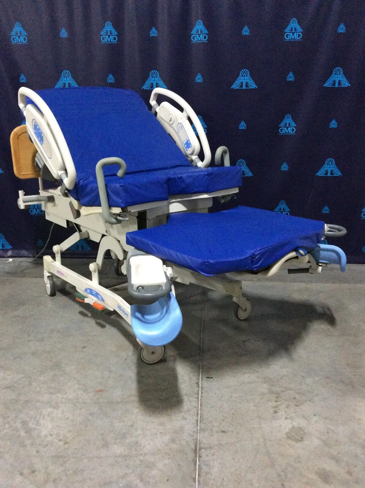 GMD # GMD 9780: Hillrom Affinity 4 Model P3700 Birthing Bed