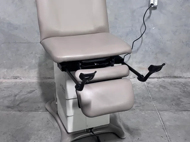 GMD # GMD 11061: Midmark 230-002 Ritter Procedure Chair