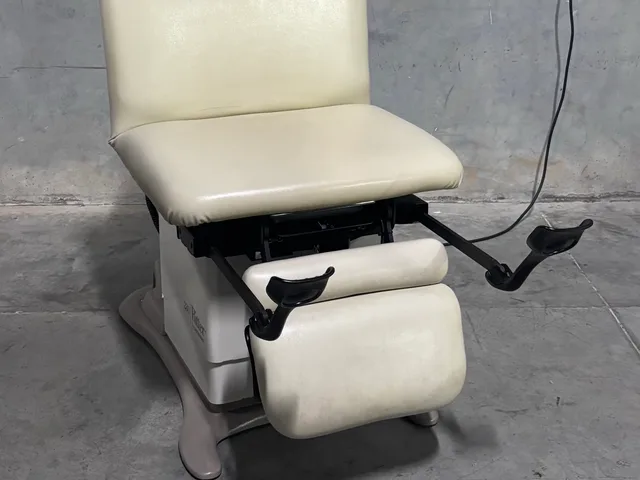 GMD # GMD 11062: Midmark 230-001 Ritter Procedure Chair